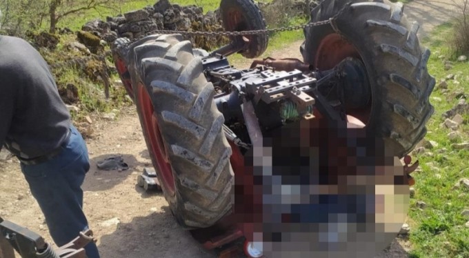 Bursa'da traktör devrildi: 1 ölü, 1 yaralı