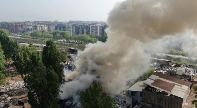 Bursa'da geri dönüşüm tesisindeki yangın havadan görüntülendi