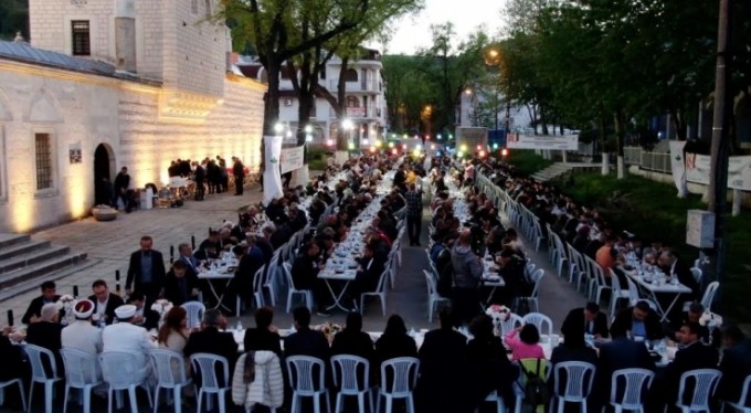 Ramazanın bereketi Osmangazi ile Balkanlar'a taştı