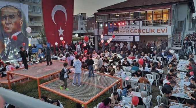 Binler aynı sofra etrafında buluştu