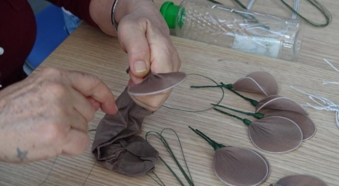 Çorapları sanata dönüştürüyorlar