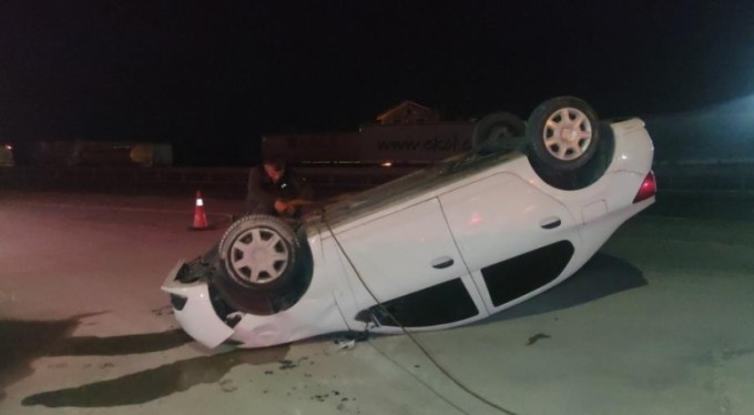 Takla atan otomobilden yaralı kurtuldu