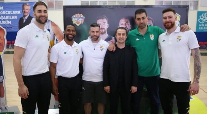 Bursaspor Basketbol Takımı, üç oyuncusuyla sözleşme yeniledi