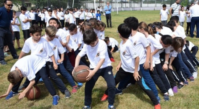 Nilüfer spor şenliklerinde geleneksel oyunlar da oynanıyor