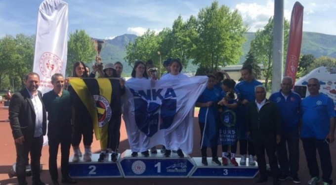 Bursa Büyükşehir Belediyesporlu atletlerden 12 madalya, 1 kupa