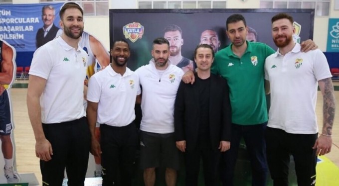 Bursaspor Basketbol Takımı, üç oyuncusuyla sözleşme yeniledi