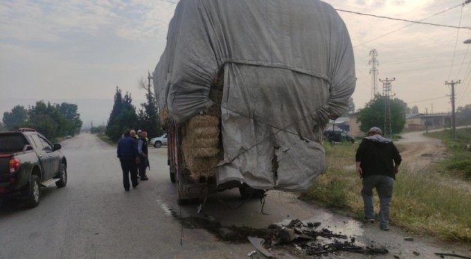Saman yüklü kamyona arkadan çarpan araç sürücüsü ağır yaralandı