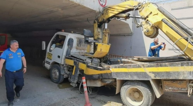Alt geçide çarpan sondaj aracı ikiye bölündü