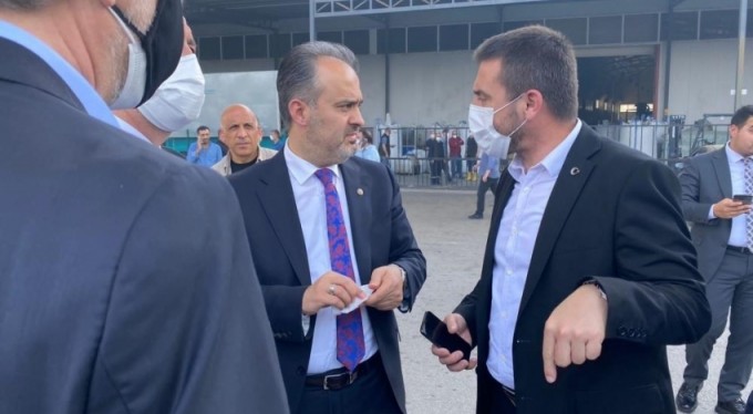 Bursa protokolü yangın mahalline geldi, bilgi verdi