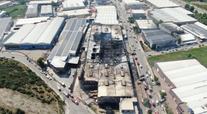Bursa'da yalıtım malzemeleri üreten fabrika yangını tamamen söndürüldü