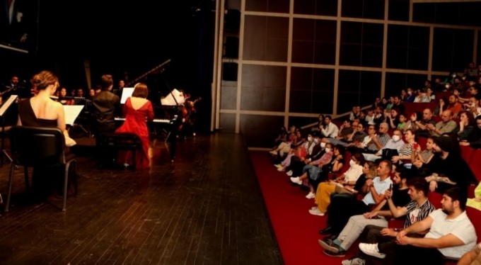 Nilüfer Oda Orkestrası'ndan muhteşem konser
