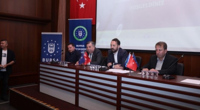 Bursa Büyükşehir Belediyespor Kulübü'nde Gökhan Dinçer güven tazeledi