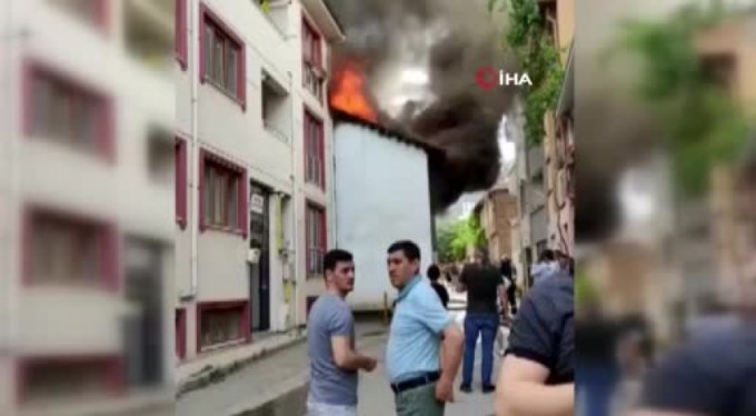 Mutfakta başladı tüm evi kül etti