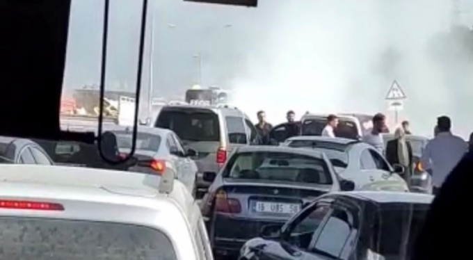 Bursa'da araç yandı, Mudanya yolu kilitlendi