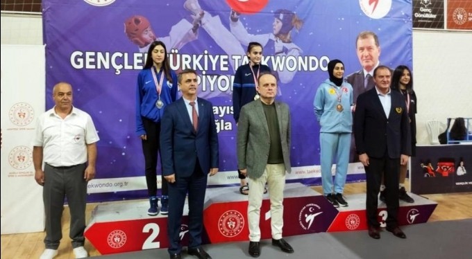 Osmangazili tekvandocudan gümüş madalya