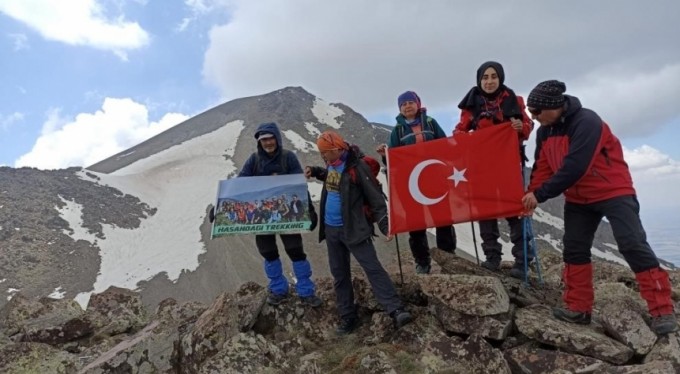 İnegöl Belediyesporlu dağcılar Hasan Dağına tırmandı
