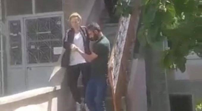 Bursa'da polisten kaçan şahıslar nefes kesen takip sonrası saklandıkları evde yakalandı