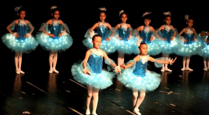 Bursa'da küçük balerinlerden büyük gösteri