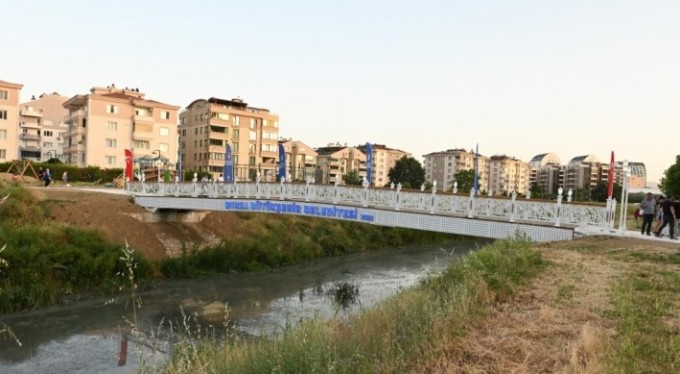 Bursa Ayvalıdere'ye estetik yaya köprüleri