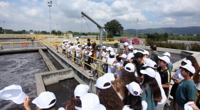 Bursa'da öğrenciler, yeşil çevre için kolları sıvadı