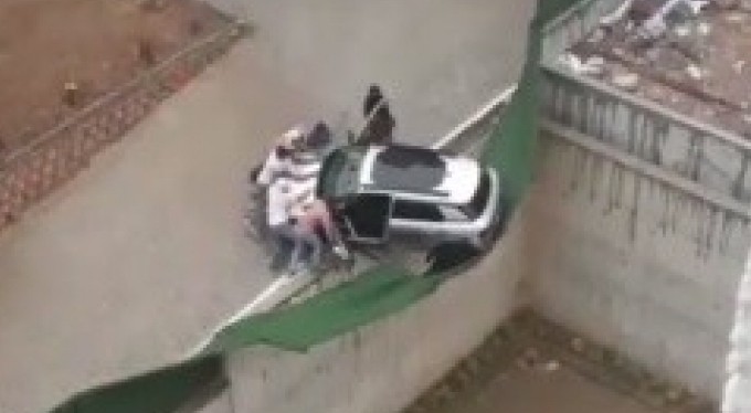 Komşuları kurtardı