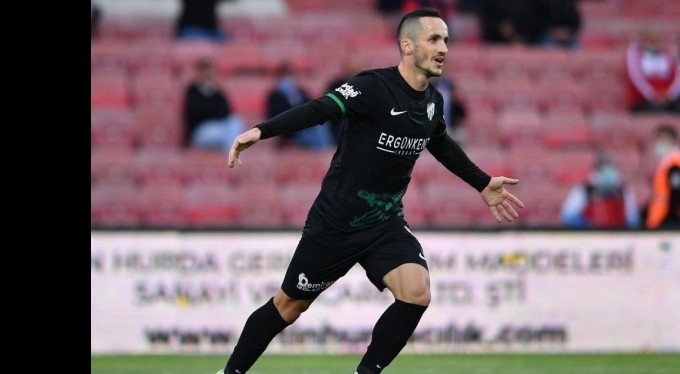 Namiq Alasgarov, Bursaspor'la olan sözlemesini feshetti