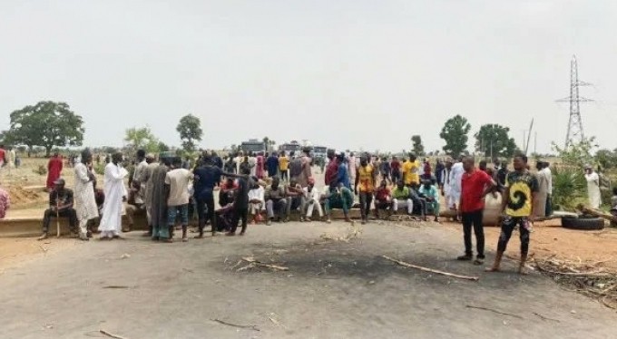Nijerya'da düğün konvoyuna pusu kuruldu: 29 kişi kaçırıldı