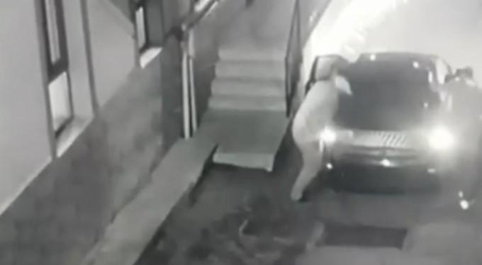 Bursa'da bir garip mazgal hırsızlığı kamerada