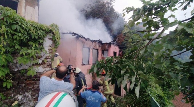 Uludağ'ın eteklerinde korkutan yangın