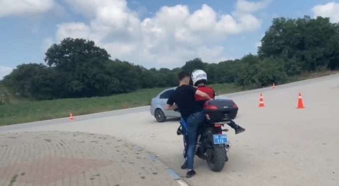 Bursa'da sınava geç kalan öğrenciyi jandarma motorize timi yetiştirdi