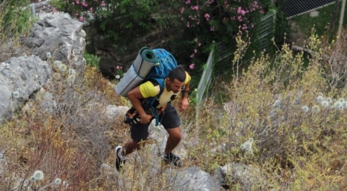 Üç yıl önce çıktığı dağda mahsur kalan gencin yaşadıkları hayatını değiştirdi