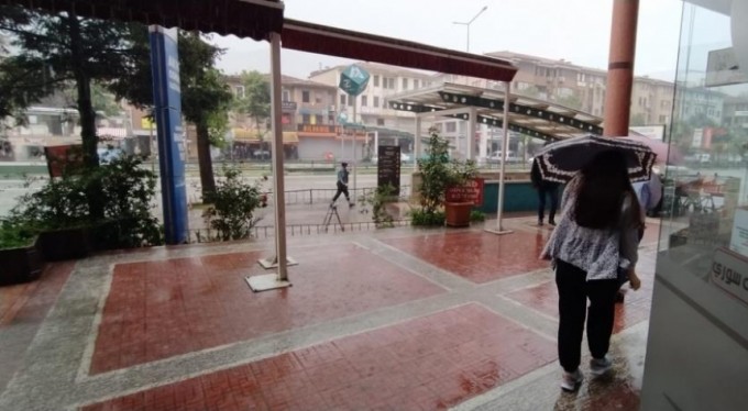 Bursa'da sağanak etkili oluyor