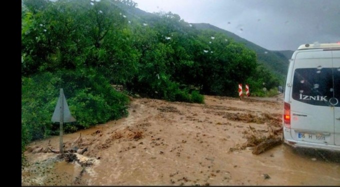 Sağanak yağış hayatı felç etti