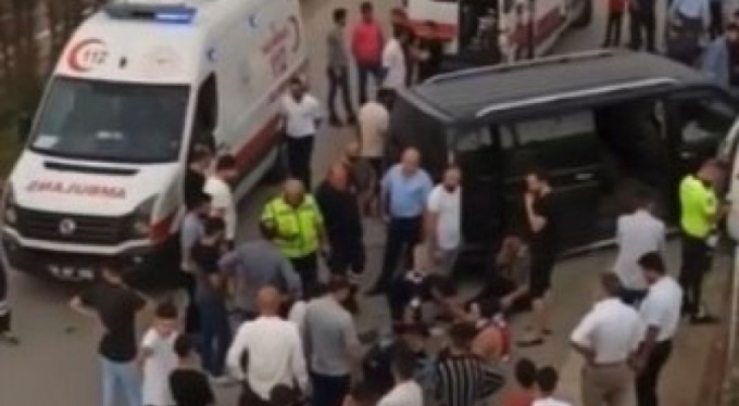 Bursa'da panelvan araçlar birbirine çarptı : Ortalık savaş alanına döndü