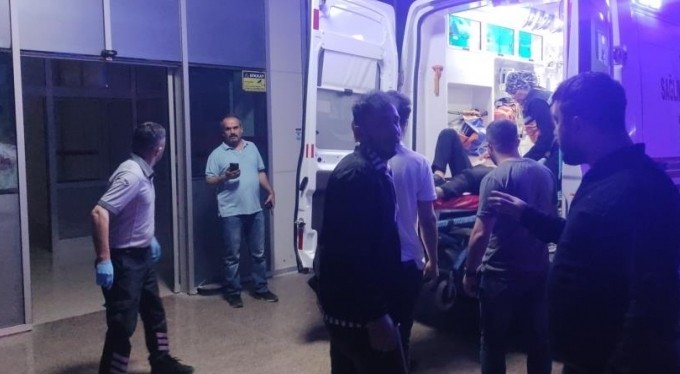 Eğlence merkezine tüfekle ateş açıldı : 1'i polis 6 yaralı