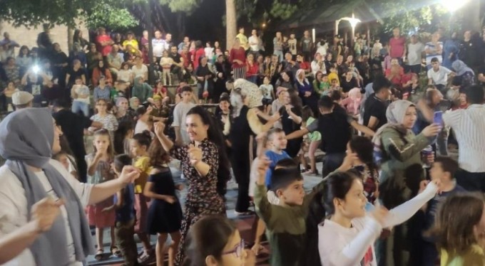 Gürsulular, Millet Bahçesi'nde müziğin ritmiyle coştu