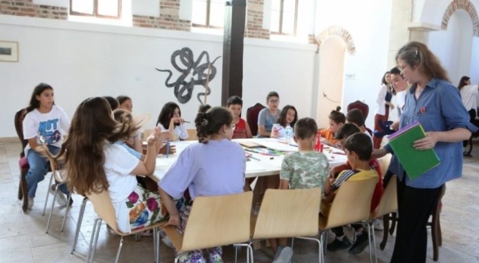 Çocuklar çevreye kulak verip, hayallerini resme döktü