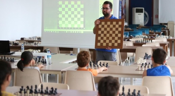 Çocuklar tatilin tadını Büyükşehir Belediyesi Yaz Spor Okullarında çıkarıyor