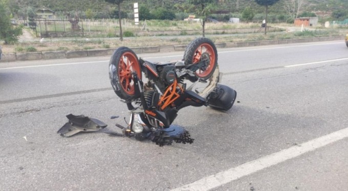 Motosiklet sürücüsü ölümden döndü