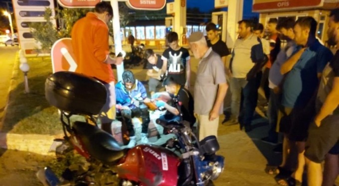 Bursa'da motosiklet yayaya çarptı, hem yaya hem sürücü yaralandı
