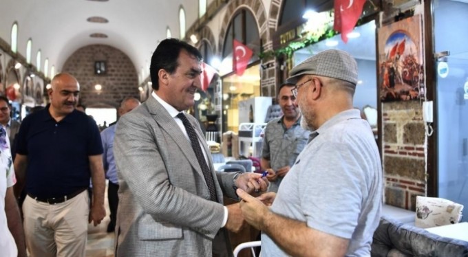 Başkan Dündar, esnafla bayramlaştı