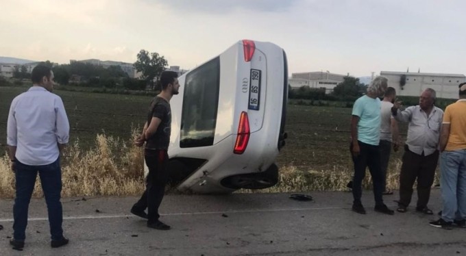 Yoldan çıkan otomobilin havalanıp takla attığı anlar kamerada