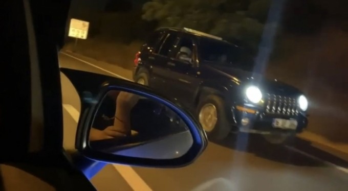 Bursa'da ölüme meydan okuyan sürücü, anayolda geri geri gitti