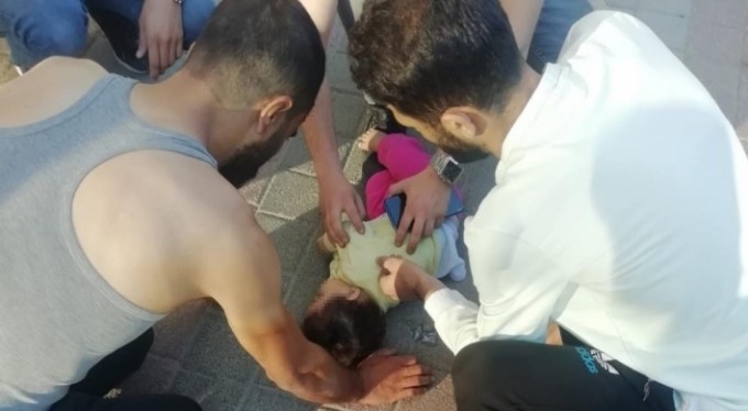 Beşinci kattan düşen 9 aylık bebek ağır yaralandı