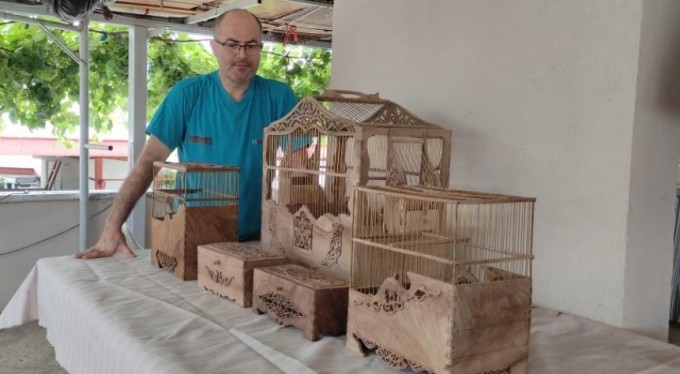 Kuşlara saray yapıp 10 bin liraya satıyor