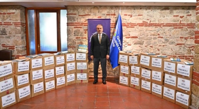 Başkan Aktaş'tan 43 belediyeye çevreci çocuk eğitim seti