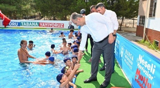 Okul bahçesinde eğlence vakti