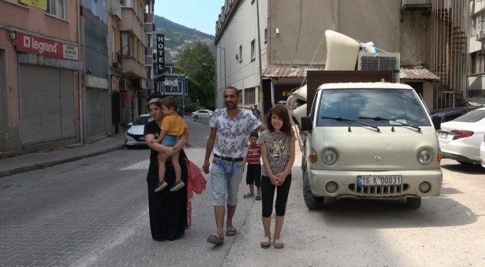 Ev sahibinin oğlu kız kaçırdı, sokakta kaldılar