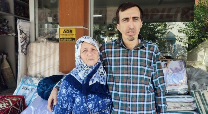 Çöpe atmayı düşündüğü yünlerin içinden servet çıktı