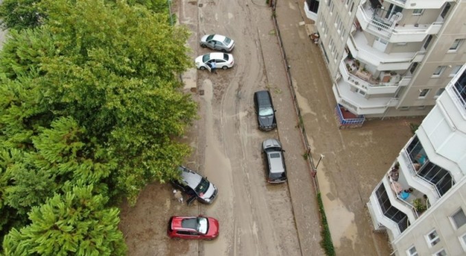 Mudanya'da hayat normale döndü... Selden geriye çamur kaldı